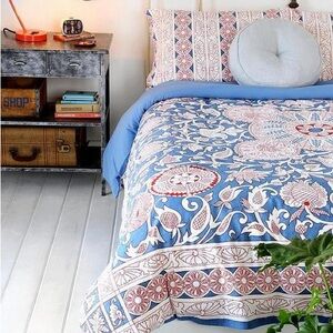Urban outfitters magical thinking queen duvet and shams